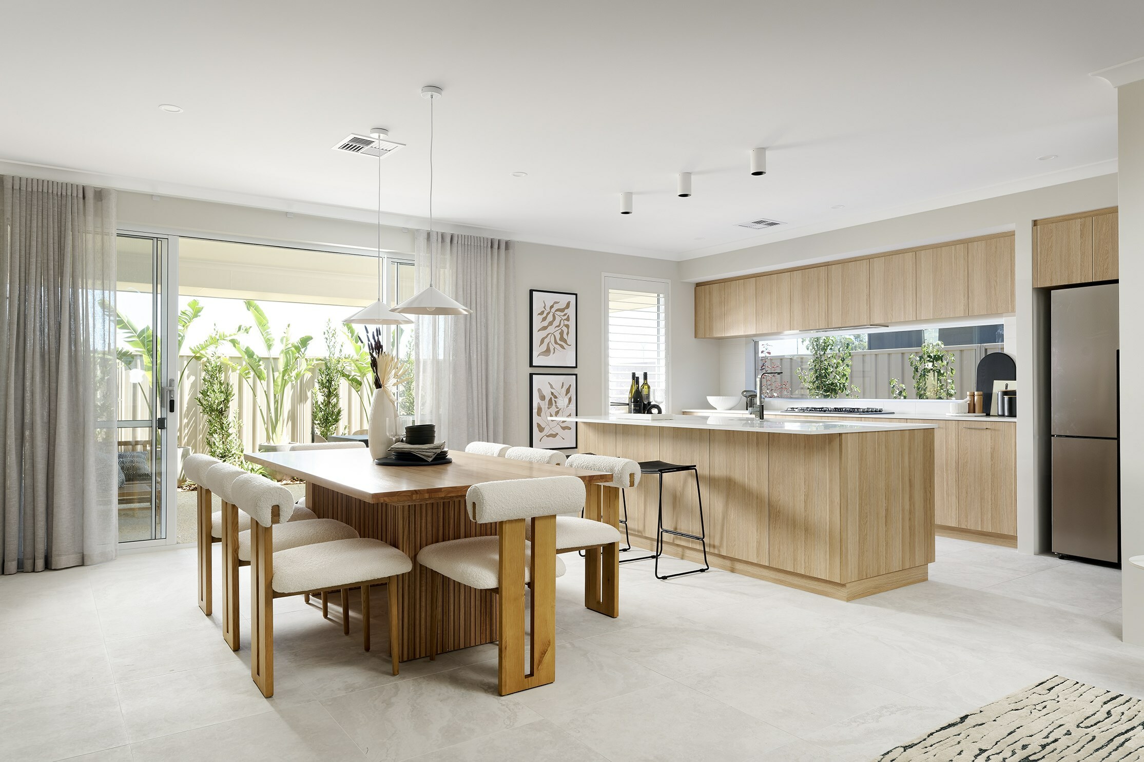 Lot 76 Internal Image